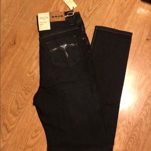 Juniors/Women’s jeans (new)